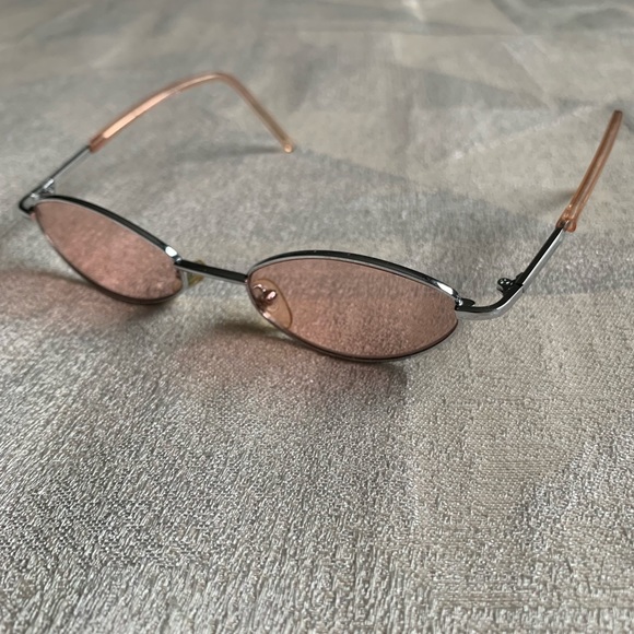 Vintage 90s/Y2K Pink Oval Sunglasses - Picture 2 of 7